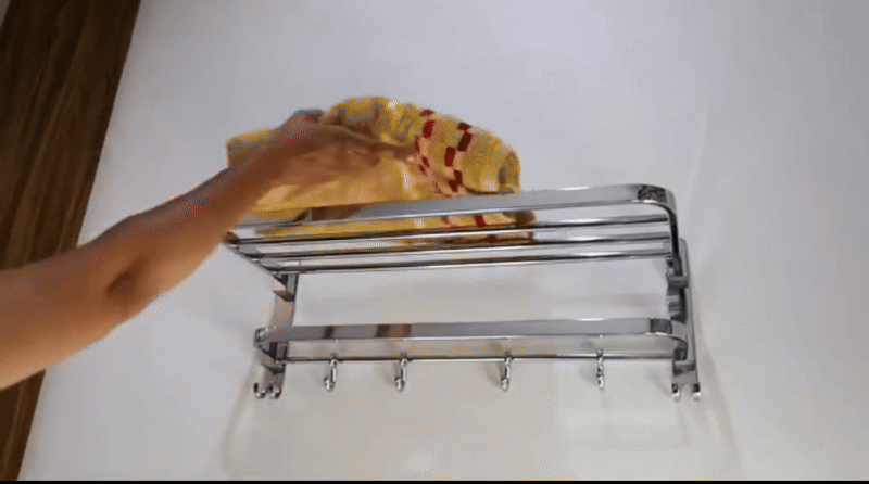 رف منشفة الحمام